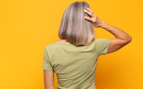 Cum afectează menopauza sănătatea firului de păr și căderea acestuia?