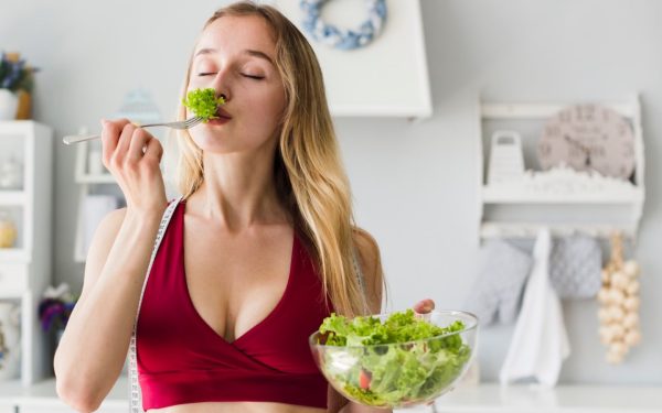 Cum influențează dieta sănătatea părului și a unghiilor?